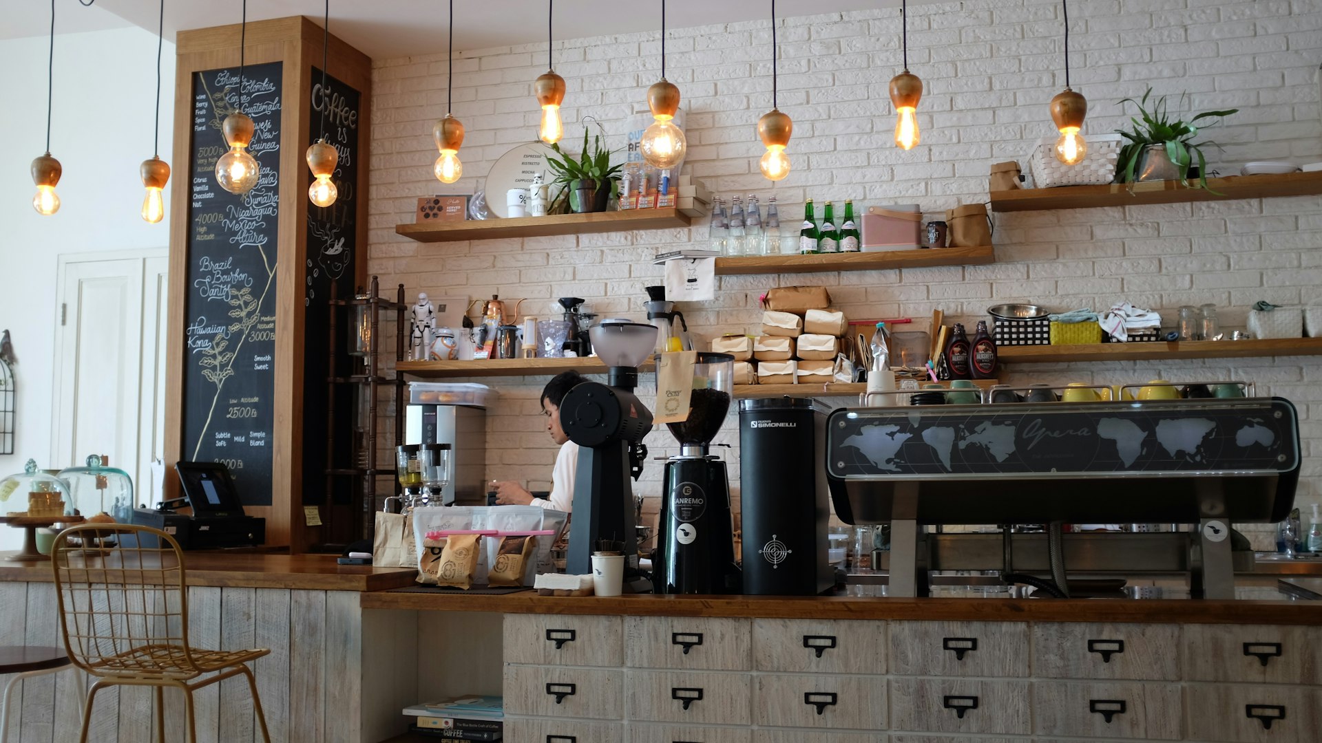 Ravenna Coffee kahve barı iç mekanı